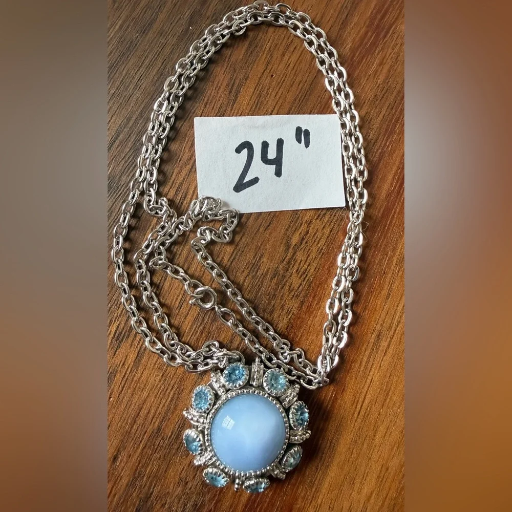 VTG Avon Silver Tone Necklace with Light Blue Rhinestone Pendant - Picture 4 of 4